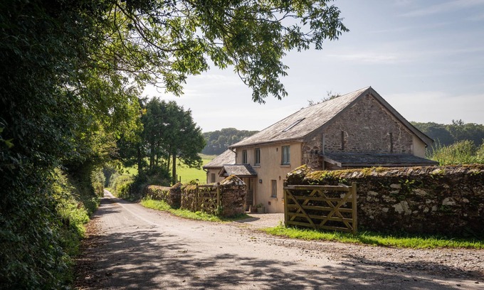 Newton Ferrers Cottage | Otter's Cottage - a cottage that sleeps 10 guests in 5 bedrooms
