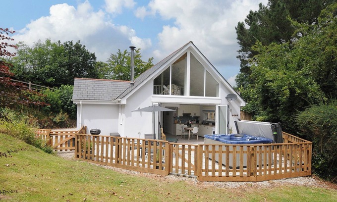 Littleham Cottage | OTTERS LEAP, pet friendly, character holiday cottage in Bideford
