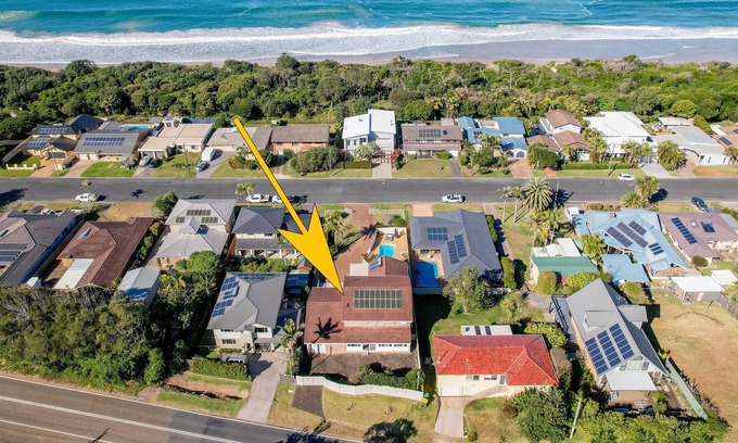 Lake Cathie House | Otto House - family beach house with pool
