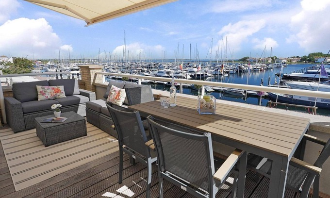 Ouddorp House | Ouddorp – Marina Port Zélande luxurious vacation apartment, anchored directly to the yacht harbour and Grevelingen, beach reachable by foot (5 minutes).