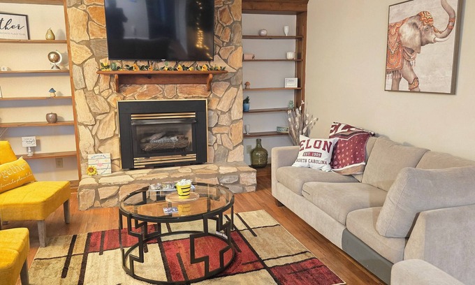 McLeansville House | Our Cozy Home w/Serene Pond View