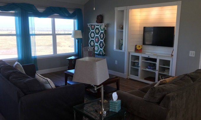 Lockhart Apartment | Our Cozy, Quiet, Comfortable place in the Country - 2 Bedroom 900 sq ft w/view