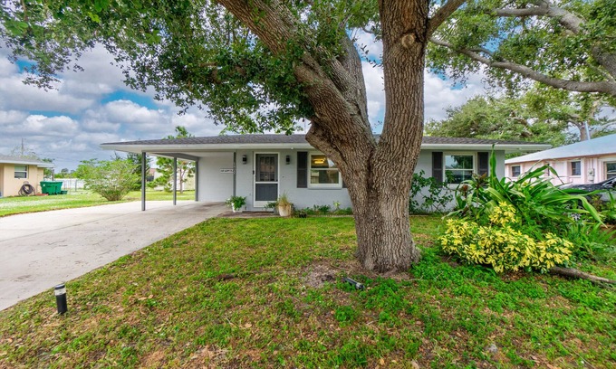 Port Charlotte House | Our Florida Dream Awaits: Sun-kissed Retreat, Family-Friendly Oasis