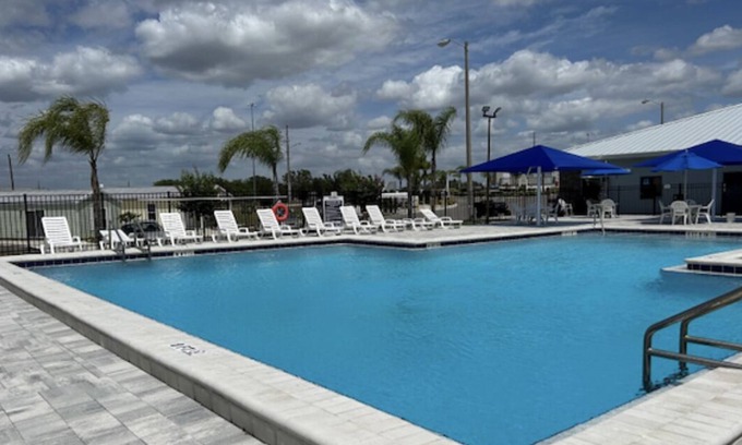Davenport RV Rental | Our Happy Camper
