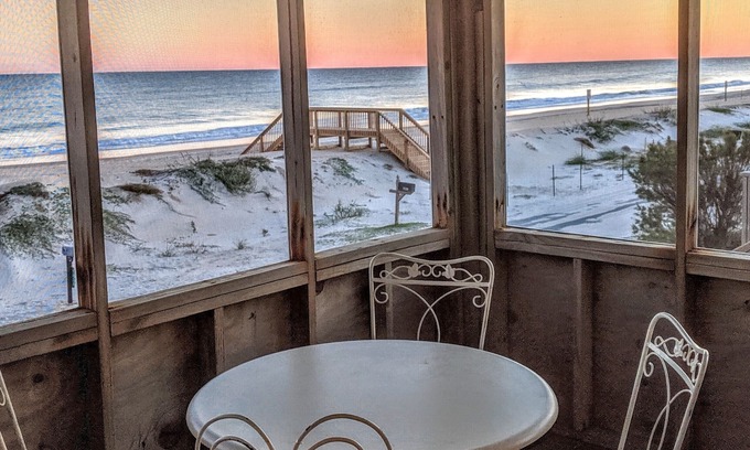Surf City House | Our Happy Place, As Good As Beach Front, Dog Friendly, 10% Off Military/Teacher