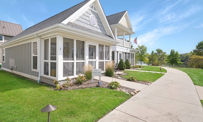 Ottawa House | Our Happy Place On The River | 1 Bed, 1 Bath