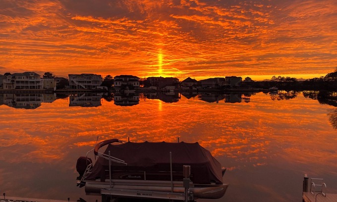 Sandbridge House | Our Sand Castle-Waterfront, Private Pool, Beach, Dock, Fishing, Kayaks, Sunsets!