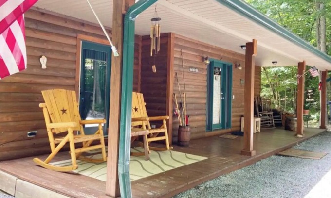 Tallassee Cabin | Our Side of Heaven Cabin- Ride the Dragon, w/Hot Tub, Private Lake and Pond