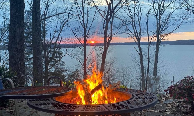 Big Sandy House | Our Soothing Sunsets Lake House is available for your retreats or vacations!