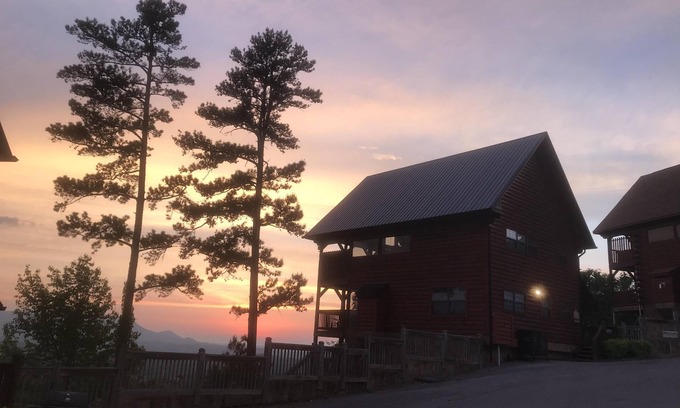 Gatlinburg - Pigeon Forge Cabin | OUR SPECTACULAR VIEW Cabin, Starr Crest Resort, Pigeon Forge, AMAZING Location!