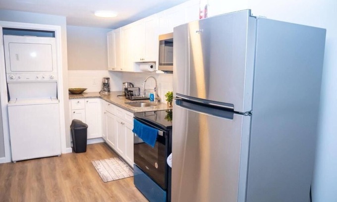 Overbrook Apartment | Ousby Luxury Apartment unit 1.2-bedroom with AC, WiFi in wonderful Philadelphia.
