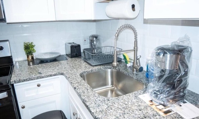 Overbrook Apartment | Ousby Luxury apartment unit 3. 1-bedroom with AC and WiFi in West Philadelphia