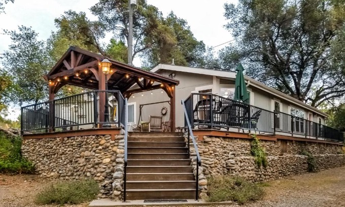 Oakhurst House | Out in the Wild