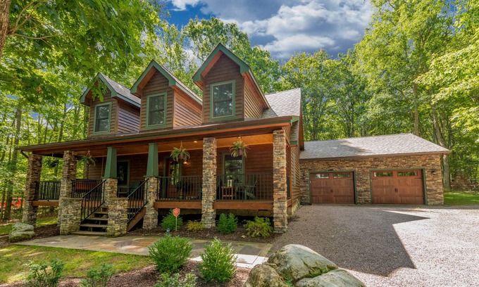 Blakeslee House | Out Of Office: Dogs Ok, Lake Access, Dock Slip, Community Pool!