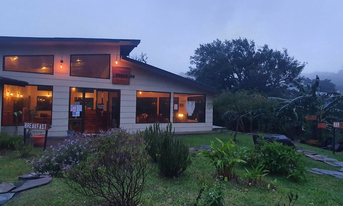 Santa Elena Hotel | OutBox Inn