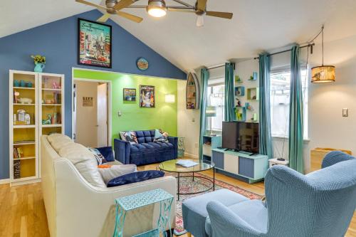 Albuquerque House | Outdoor Bar and Large Pool Retro ABQ Retreat!