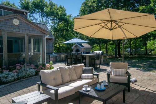 North Eastham House | Outdoor entertaining re-imagined Enjoy a new luxury back yard