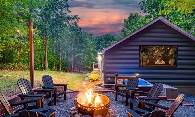 Basye House | Outdoor Movie Theater Hot Tub Fire Pit Game Room Cabin 2 miles from Bryce Resort