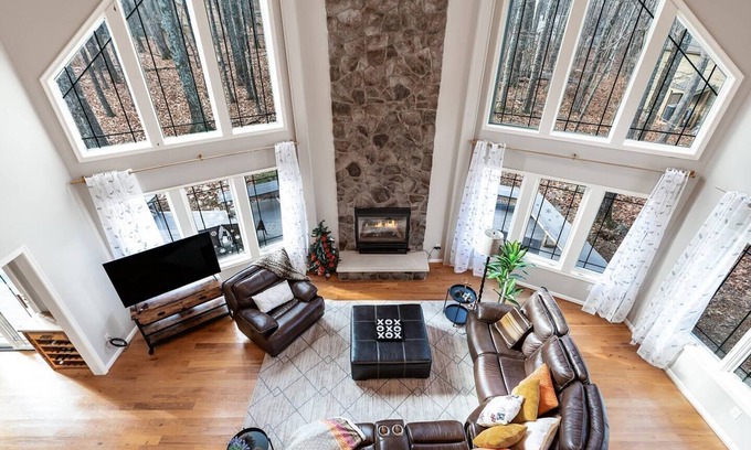 Wintergreen Ski Chalet | *Outdoor Oasis/wood firepit /2 rooms main floor*