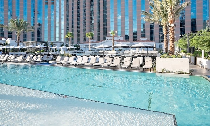 Las Vegas Hotel | Outdoor Pool, 3 Luxury 2 Queen City View Rooms at The Venetian