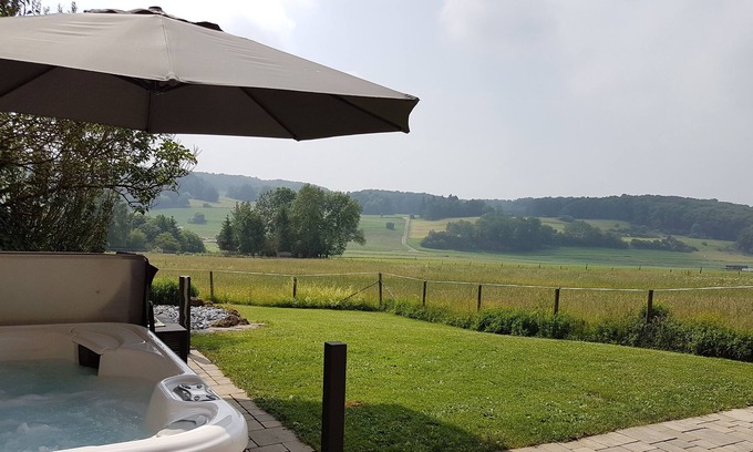 Fleringen Apartment | Outdoor whirlpool, sauna, steam shower / whirlpool, outskirts, Wi-Fi, completely fenced