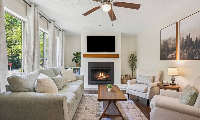 Locust Grove House | Outlet Mall+Great Dining+Family Friendly+Cozy Home