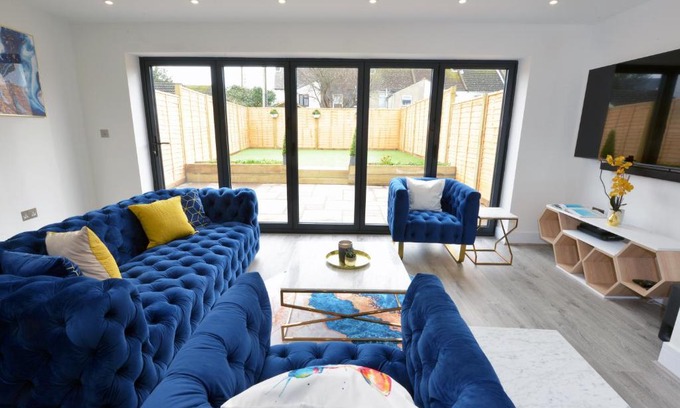 Littlehampton House | Outstanding modernised 3/4 double bedroomed house