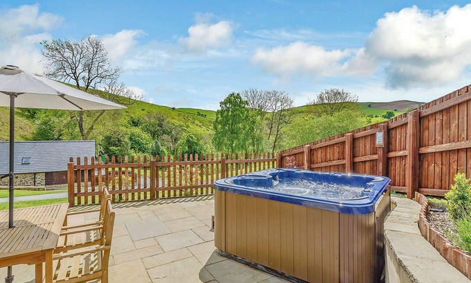 Caersws Ski Chalet | Outstanding open plan two storey lodge.