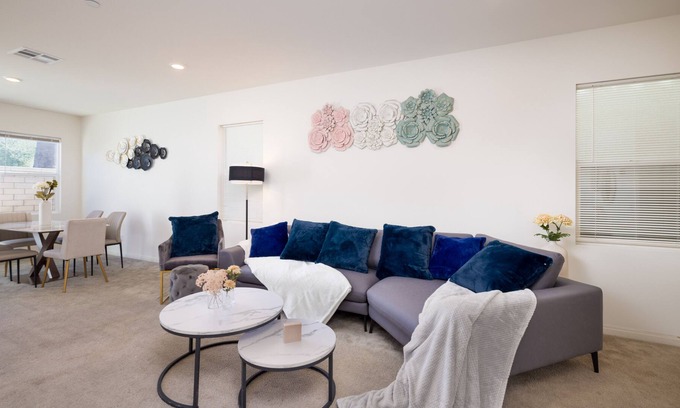 Upland House | Over 2000 SQFT House, Gym, Pool