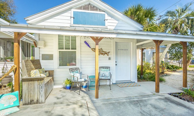 Historic Downtown Apalachicola Cottage | Over the Moon Guest Suite at Blue Moon Inn. Walk everywhere!