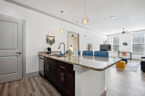 Farragut Apartment | Overlook 2103 I Luxury Redefined I Free Parking