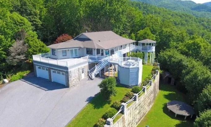 Andrews House | Overlook Retreat *New Listing*