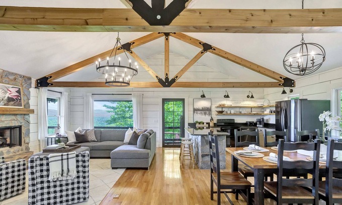 Salem House | Overlooking Lake Keowee Bay View