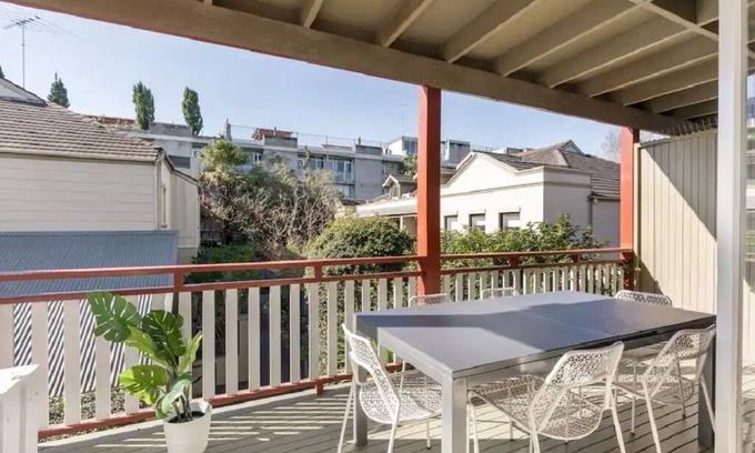 Glebe Apartment | Oversized Artdeco Apartment w 4m high ceilings
