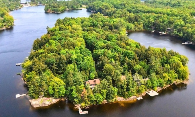 Bala Cottage | OvertheMoon-New Reno, Sauna, Kayak, Firepit, Dock