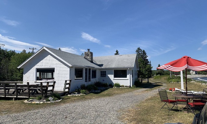 Owls Head Cottage | Owl's Head Maine Beachfront Cottage with wonderful sand beach & stunning views