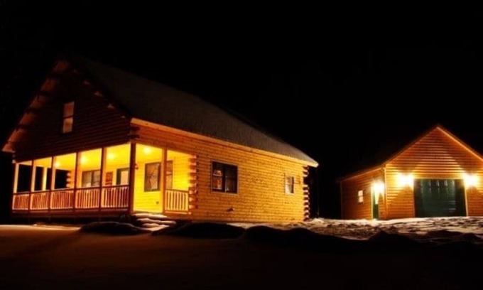 Pittsburg Cabin | Owl's Nest- Beautiful, spacious log home, sleeps up to 8, pet friendly