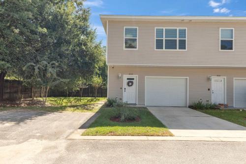 Wright House | Owl's Nest - Cozy Townhome Close to Beaches, Attractions & More!