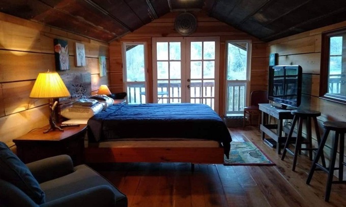 Suches House | Owls Nest - Glamping Pole Barn Stay - Deep Valley View