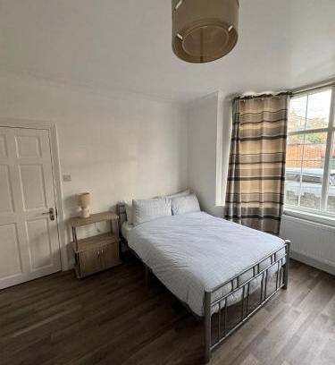 West Ham House | Oxborne Rooms UK - Gardner