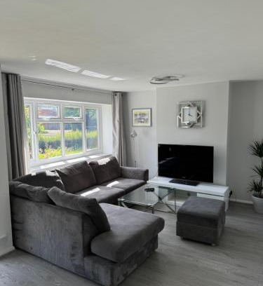 Oxford Apartment | Oxford, 2 Bedroom Private Flat with Parking