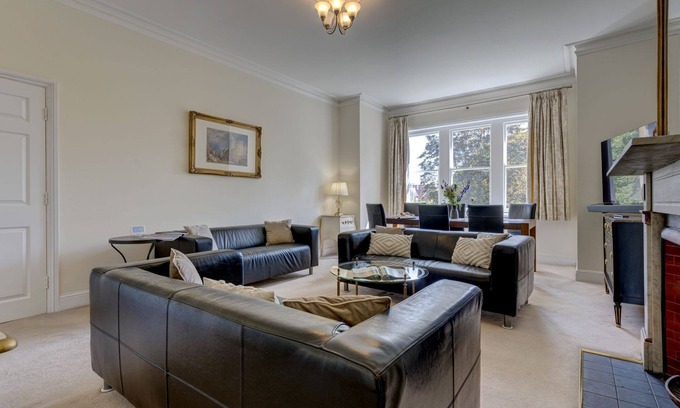 Oxford Apartment | Oxford Garden View | Oxford Holiday Let | 2 Beds & Sleeps 4