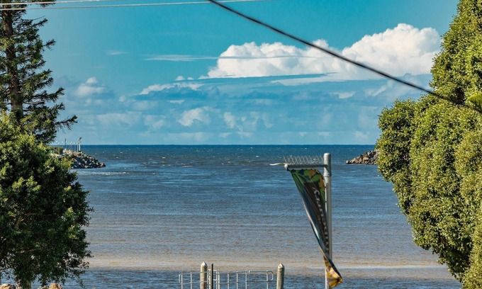 Tuncurry Apartment | Oxley 5 on the Tuncurry foreshore.