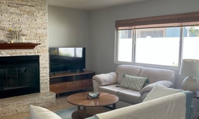 Oxnard Shores House | Oxnard Shores via private path is a 3 min walk !