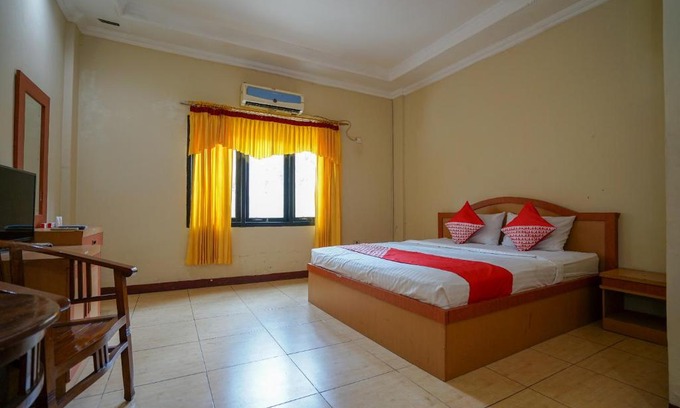 Palembang Hotel | OYO 1273 Hotel Belvena