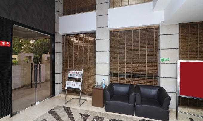 Sector 31 Hotel | OYO 13783 The Claire