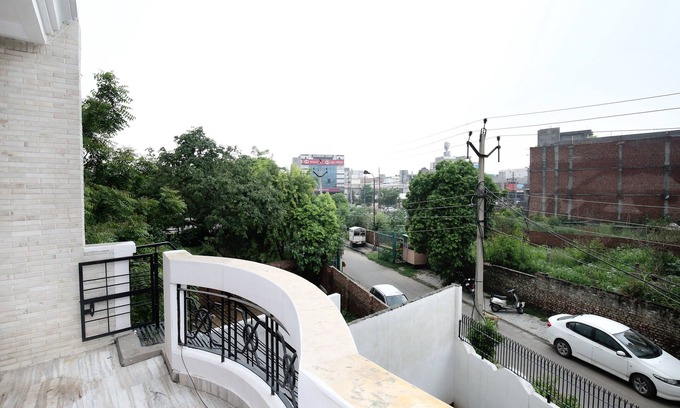 Ludhiana Apartment | OYO 16130 The Corner House