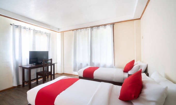 Buhangin Hotel | OYO 162 The West Inn