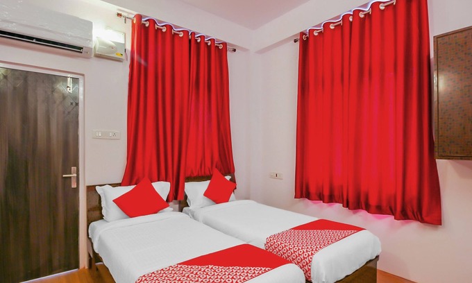 Hyderabad Hotel | OYO 17168 Hz Lodge