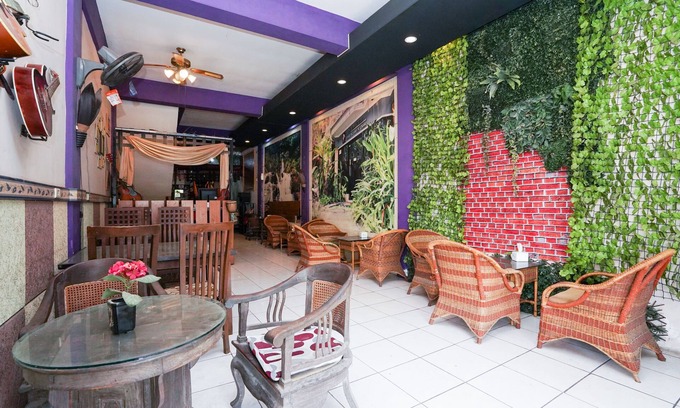 Sidoarjo Hotel | OYO 1856 Ale Homestay